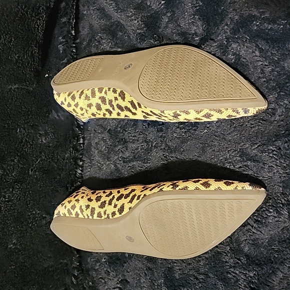 Rothys the Point Classic Leopard Print size 8 - Picture 2 of 6